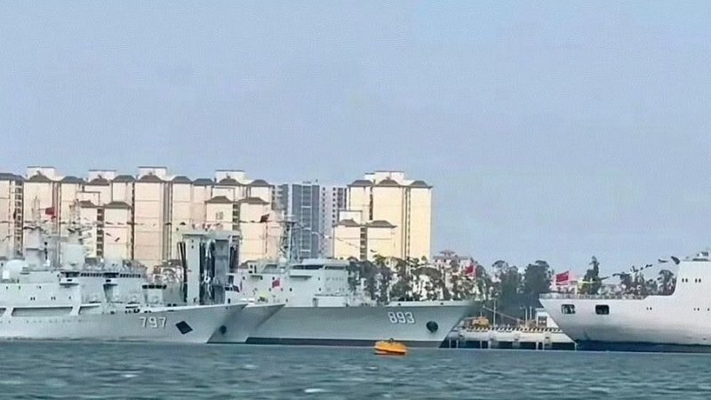 Суда снабжения в Чжаньцзяне, Китай